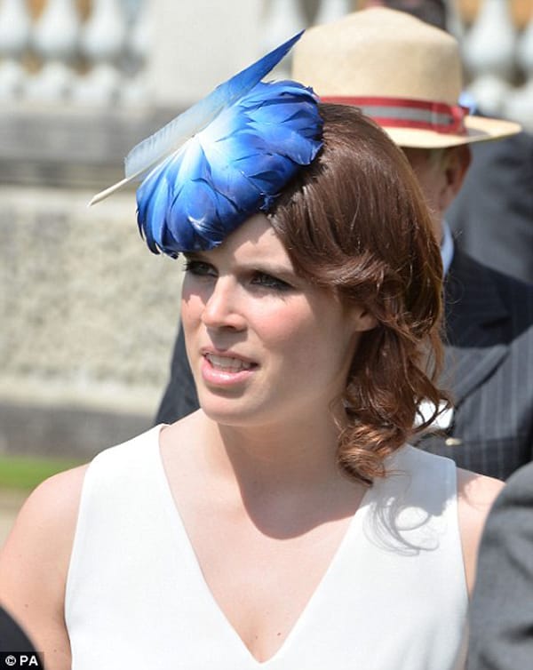 НЕЙНО ВЕЛИЧЕСТВО ШАПКАТА – КРАЛИЦА НА МОДНИЯ ГАРДЕРОБ